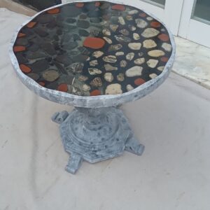 TAVOLINO tondo con pietre di fiume e RESINA EPOXY